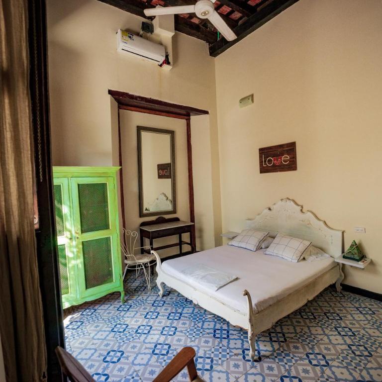Villana's Hostal Santa Marta - Habitación Cuádruple Clásica - 2