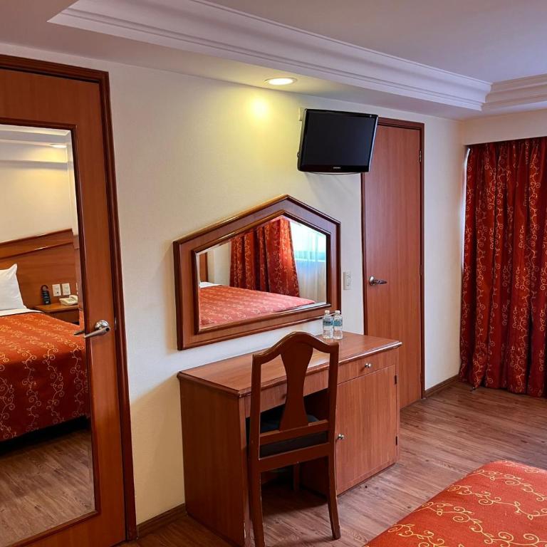 Hotel Premier - Doppelzimmer mit 2 Doppelbetten - 4