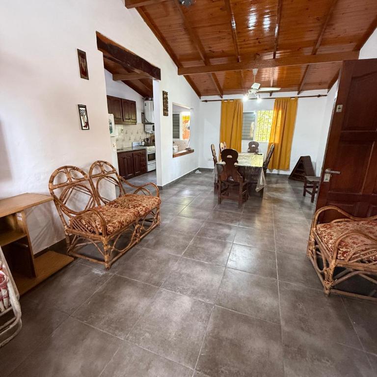 Chalet con piscina a cuadras de la playa - Casa de 3 dormitorios - 9
