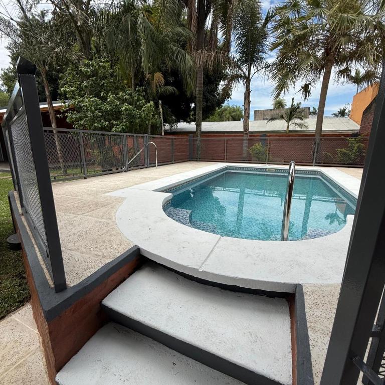 Chalet con piscina a cuadras de la playa - Casa de 3 dormitorios - 2