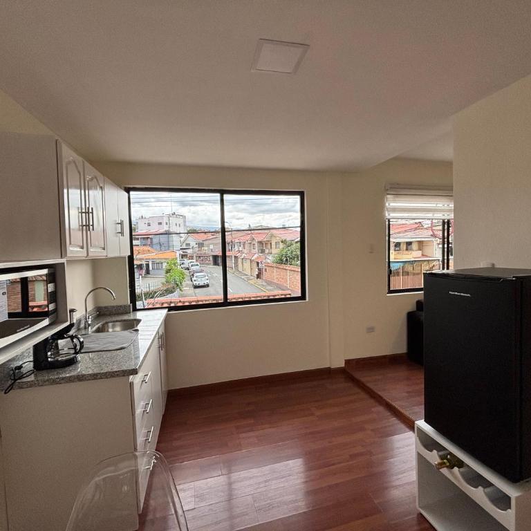 Suits céntricas y seguras - Habitación Doble con baño privado - 3