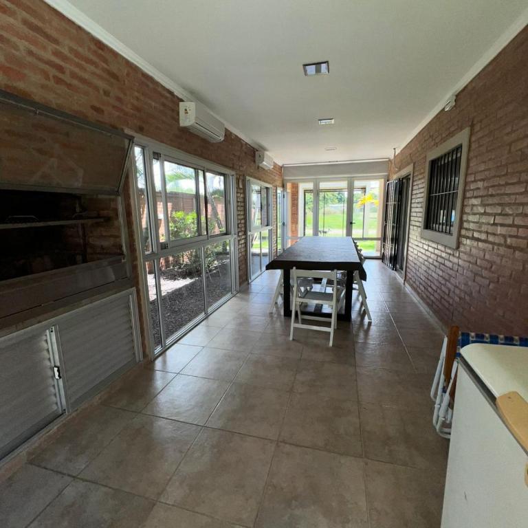 Lujosa Casa con Pileta a Cuadras de la Playa - Casa de 2 dormitorios - 5