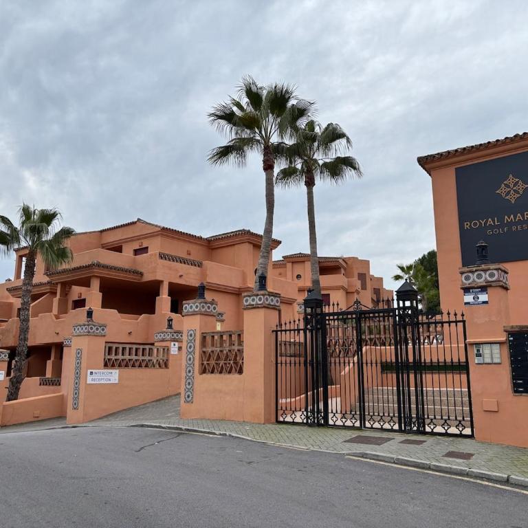 El Paraiso Golf, Marbella - Zest Holiday Lettings - Apartamento de 2 dormitorios con balcón - 1