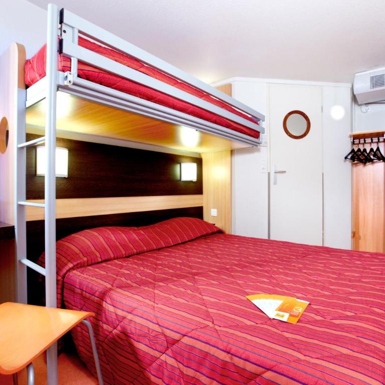 Premiere Classe Grenoble Sud - Gieres Universite - Chambre Triple (1 Lit Double et 1 Lit Simple) - 4