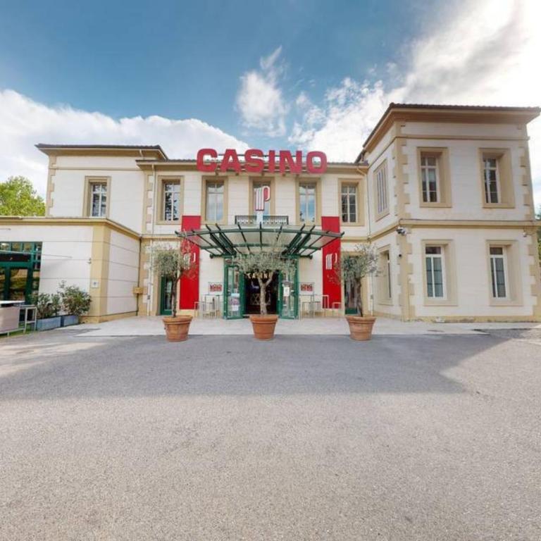 Escapade à deux en Provence, Adresse calme, centre à pied, Wifi, Climatisation et Parking gratuit à 50m - Studio - 14