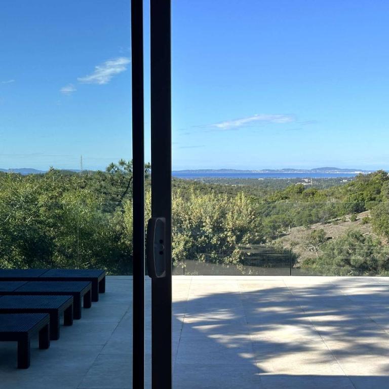 Villa BOUGINVILLEES climatisée pour 12 personnes avec piscine chauffée et vue mer à La Londe-Les-Maures - Maison 6 Chambres - 11