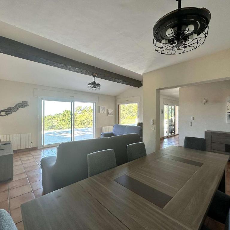 Villa BOUGINVILLEES climatisée pour 12 personnes avec piscine chauffée et vue mer à La Londe-Les-Maures - Maison 6 Chambres - 12