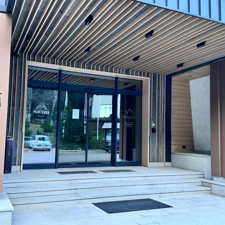 Snowfall Luxury Suites Jahorina - One-Bedroom Apartment with Balcony and Mountain View - 4