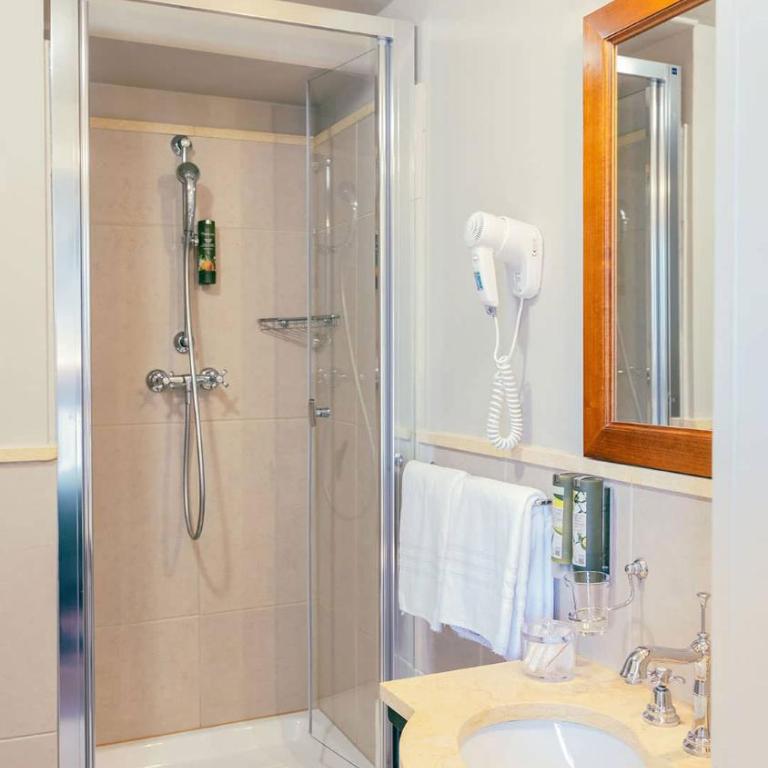 Hotel Reine Victoria - Boutique Deluxe Doppelzimmer - 10