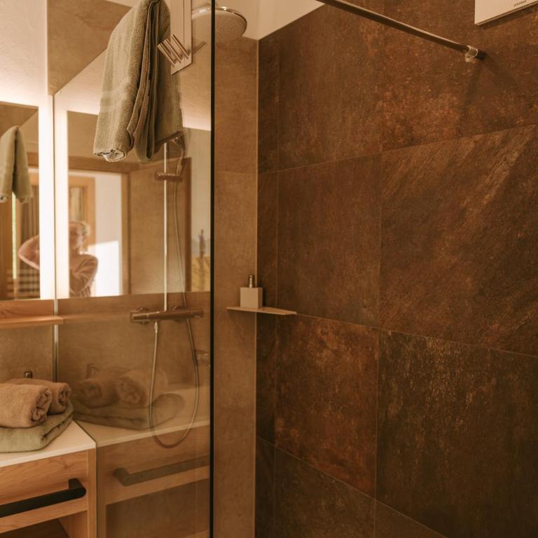 Berggasthof - Pension Lahnerhof - Doppelzimmer mit Balkon - 10