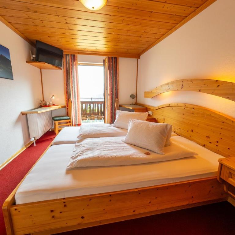 Berggasthof - Pension Lahnerhof - Doppelzimmer mit Balkon - 4