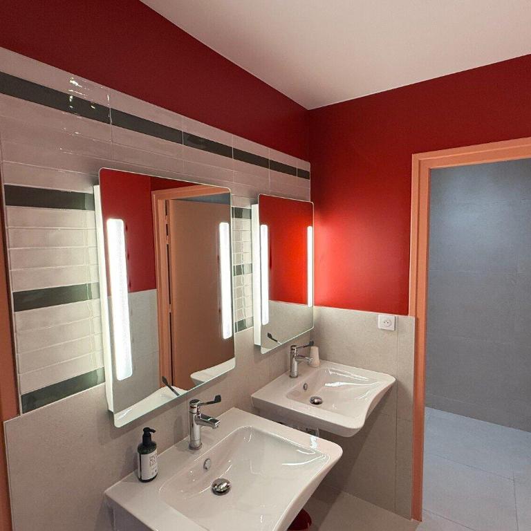 B&B HOME Brides-les-Bains Les 3 Vallées - Dortoir Mixte de 10 Lits - 1