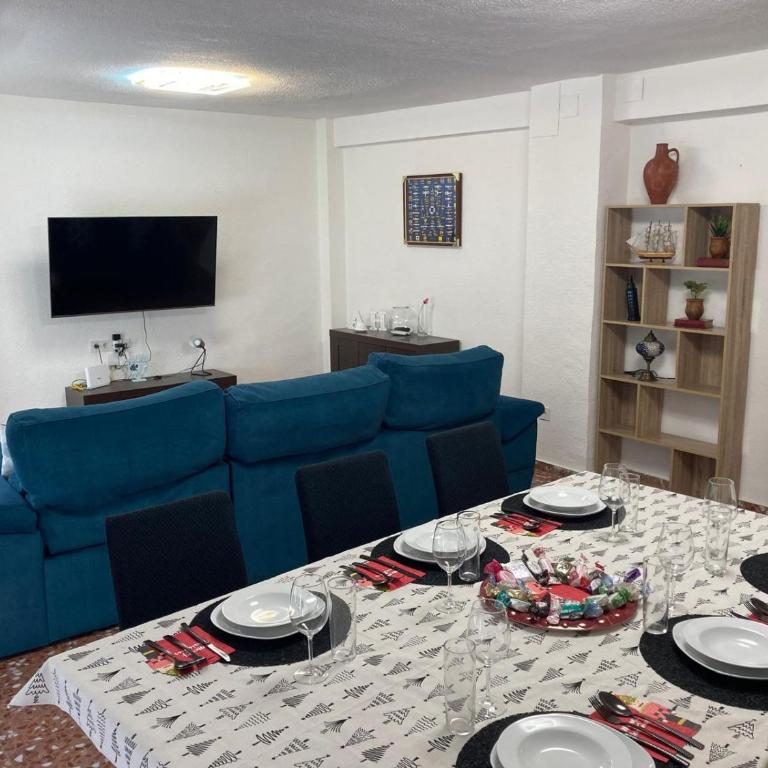 Amparo Home Family Stay near ADDA, Plaza de Toros & General Hospital - Three-Bedroom Apartment - High Floor - 34