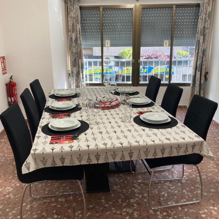 Amparo Home Family Stay near ADDA, Plaza de Toros & General Hospital - Three-Bedroom Apartment - High Floor - 35
