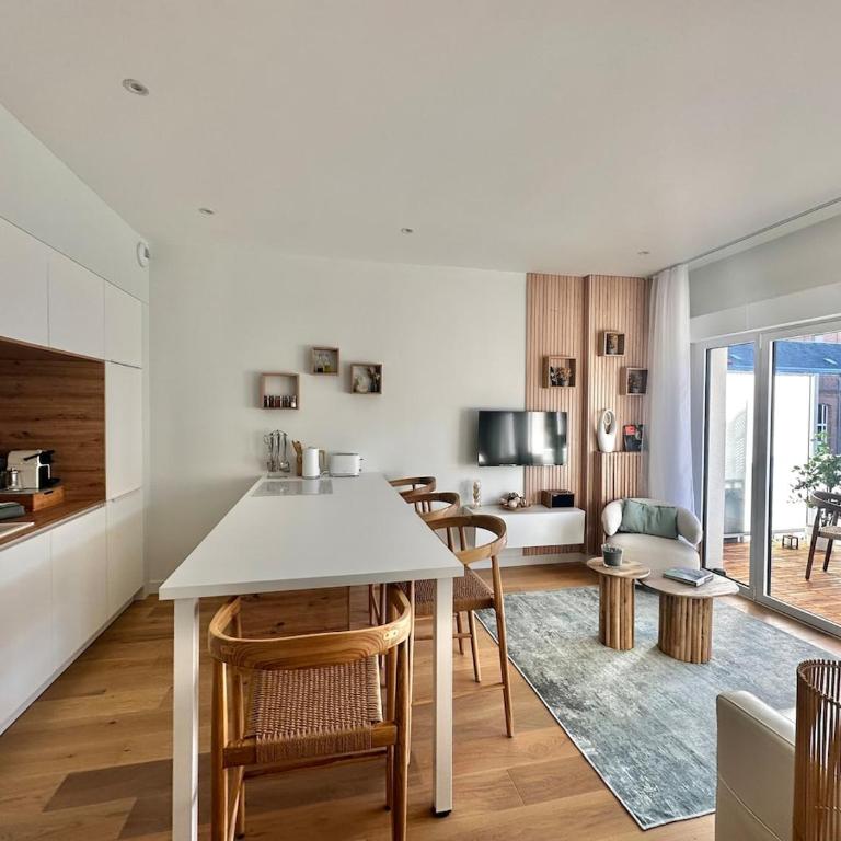 Juliette - Grand T2 élégant avec Parking et terrasse à 2 pas de la plage - Apartamento Superior de 1 dormitorio con balcón - 1