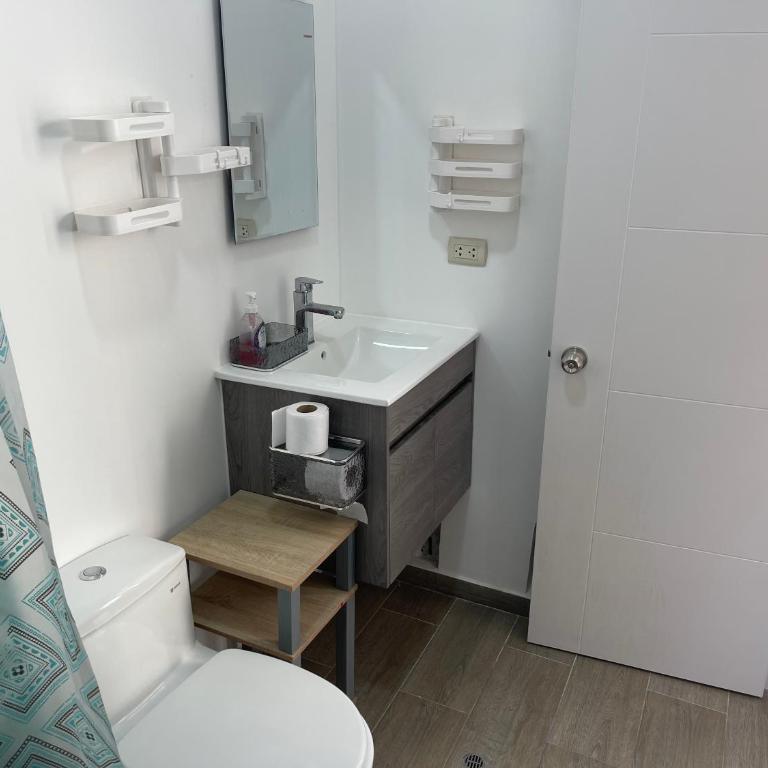 Departamento amoblado en zona exclusiva de piura - Three-Bedroom Apartment - 1