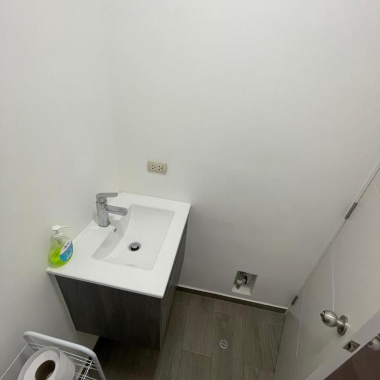 Departamento amoblado en zona exclusiva de piura - Three-Bedroom Apartment - 9