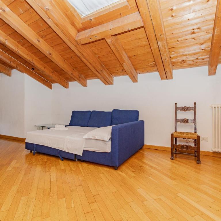 Mansarda in Piazza Duomo - Appartamento con 2 Camere da Letto - 23
