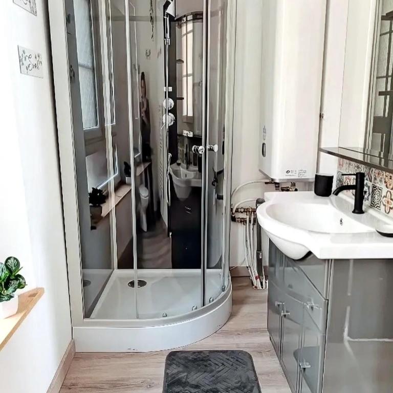Apt 9, 2ème étage, magnifique T2 d'environ 45m2, climatisé avec une large terrasse plein sud - Appartamento con 1 Camera da Letto - 2