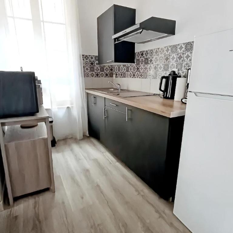 Apt 9, 2ème étage, magnifique T2 d'environ 45m2, climatisé avec une large terrasse plein sud - Appartamento con 1 Camera da Letto - 9