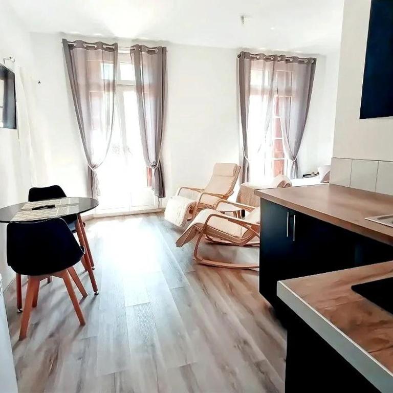 Apt 7, 2ème étage, Studio de 24 m2 avec terrasse plein sud, - One-Bedroom Apartment - 10