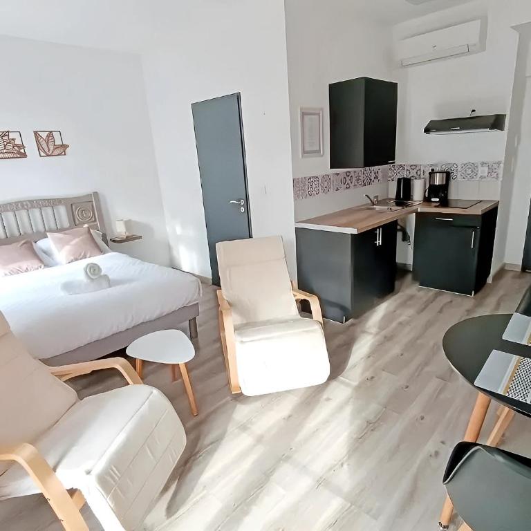 Apt 7, 2ème étage, Studio de 24 m2 avec terrasse plein sud, - One-Bedroom Apartment - 1