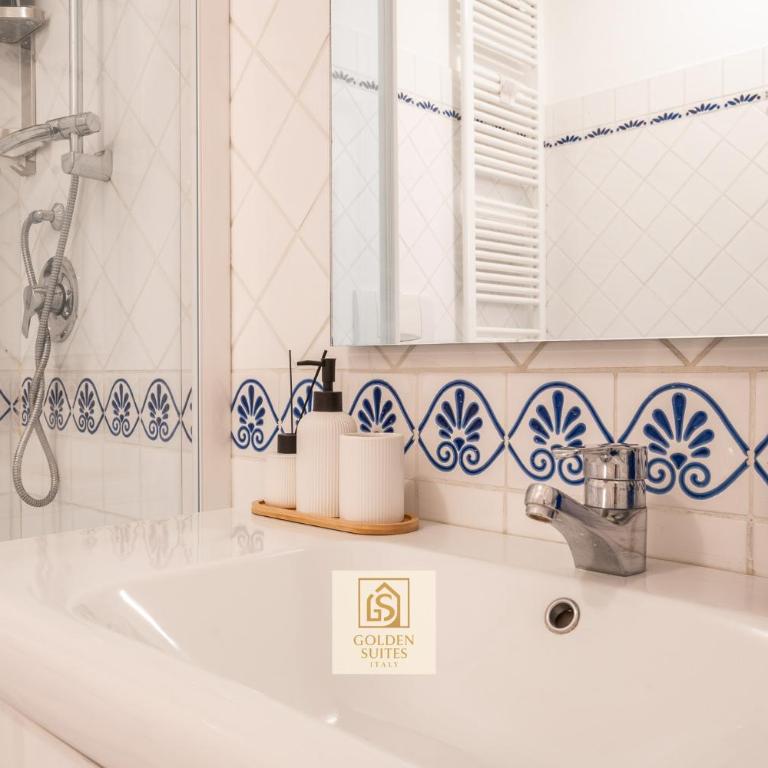GoldenSuitesItaly Piazza Duomo Luxury Apartment 3 - Two-Bedroom Apartment - 21