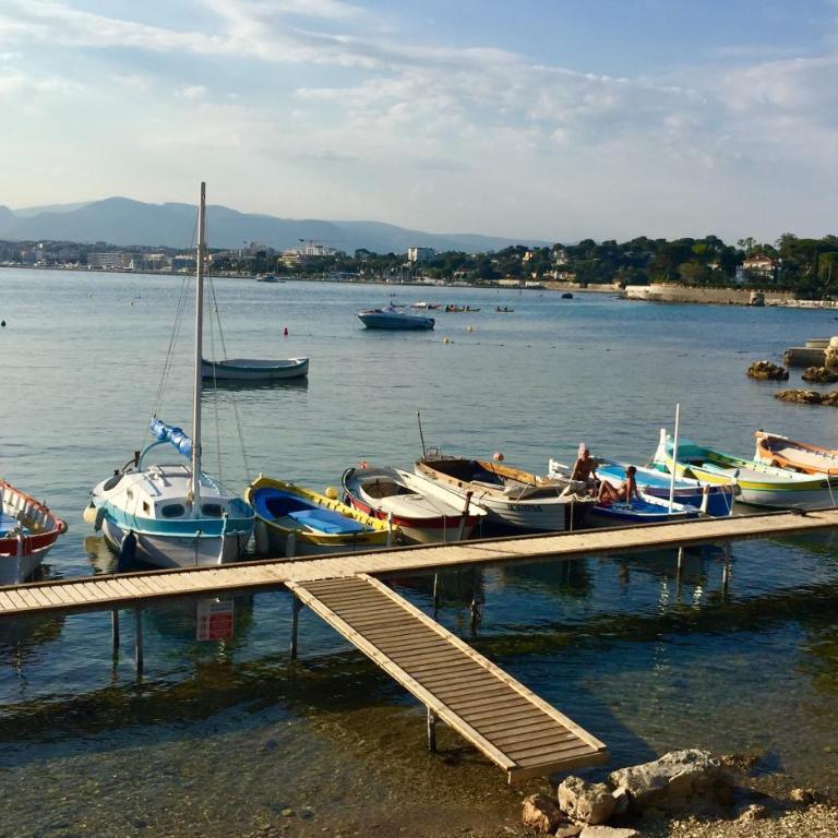 Nouveau ! au centre de Juan, Studio climatisé rénové tout confort à 2 minutes des plages - Studio - 13