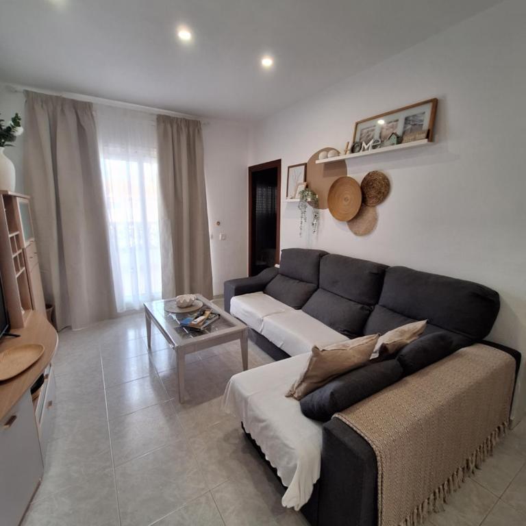 Centrico piso a 5 min de la playa, ac, wifi y parking incluido - Apartamento de 3 dormitorios - 2
