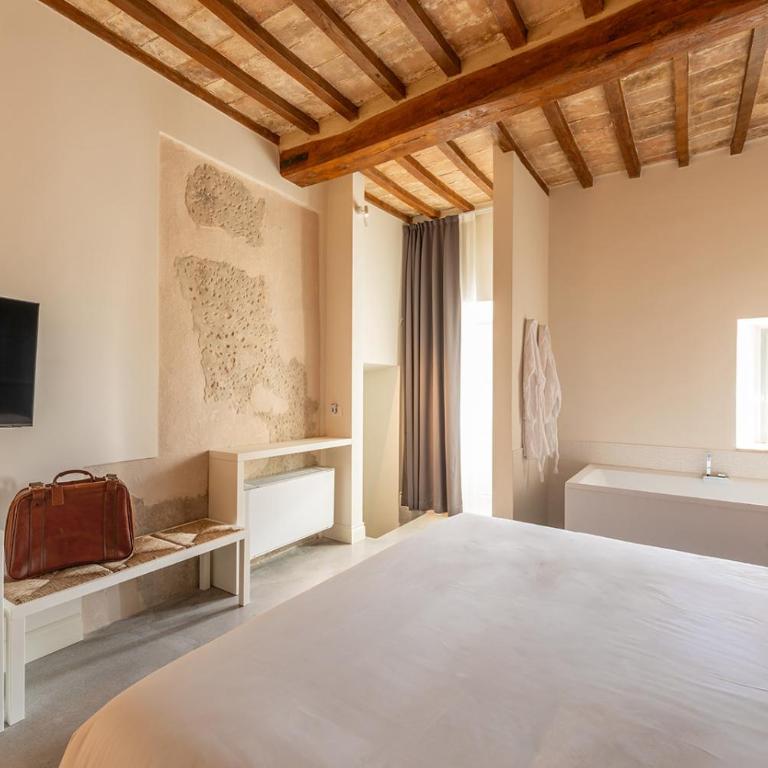 Palazzo Sbaraglini - Suite with Hot Tub - 10
