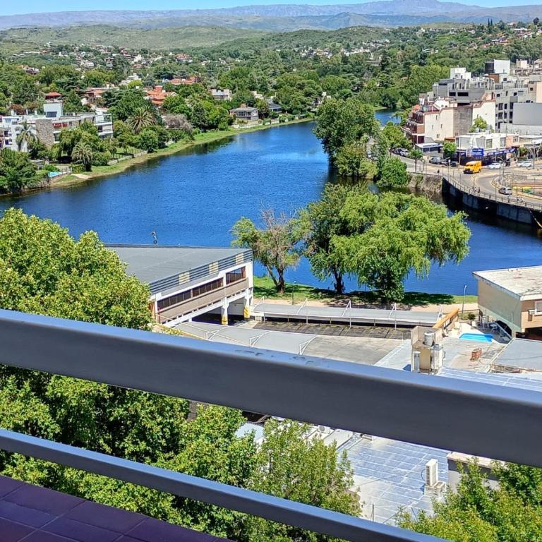 El Balcón de Margy Villa Carlos Paz Centro Galeria Acuario Acogedor monoambiente con vista al rio - Apartamento de 1 dormitorio - 1