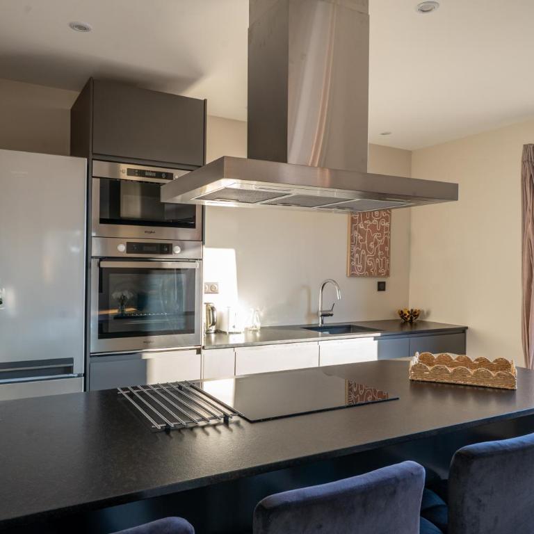 L'appartement Lavande - Two-Bedroom Deluxe Apartment with Balcony - 10