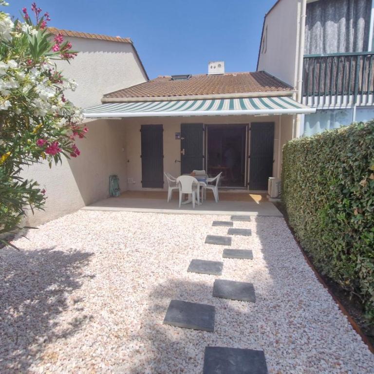 HAMEAU DU RIVAGE maison en Duplex en rez de jardin, residence avec piscine , proche plage, parking privatif - Haus mit 1 Schlafzimmer - 1