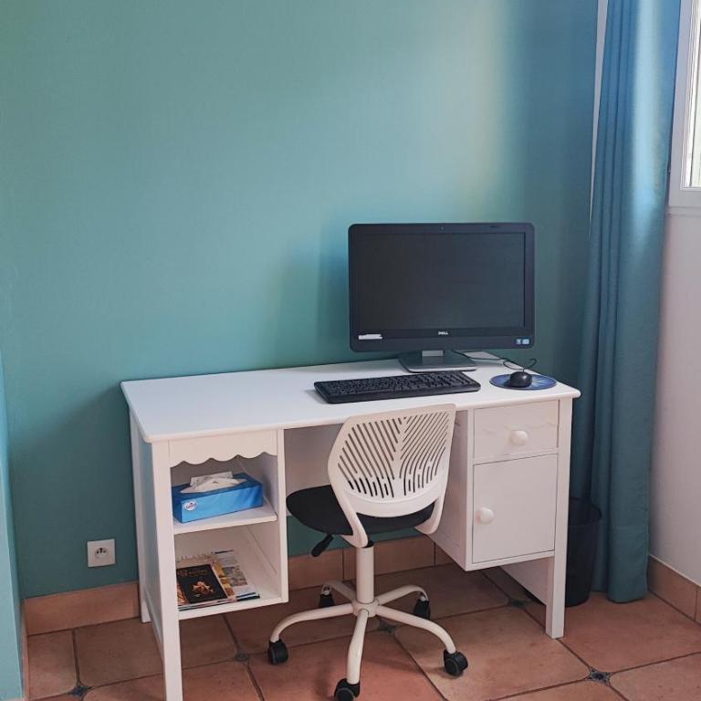 Grand studio 30 m2 dans villa avec piscine proche de Valbonne - Appartement 1 Chambre - 9