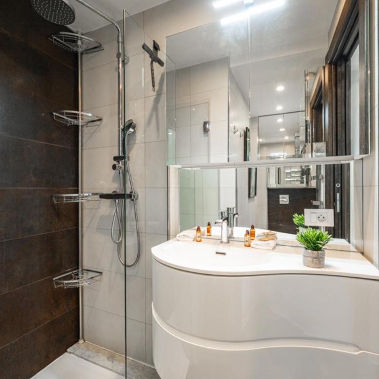 Le Coq Caroline - AC - Terrace - Border of Monaco - One-Bedroom Apartment - 25