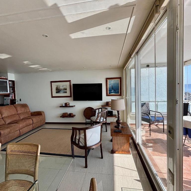 Spacious apartment with panoramic sea view - Apartment - 4