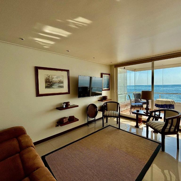 Spacious apartment with panoramic sea view - Apartment - 13