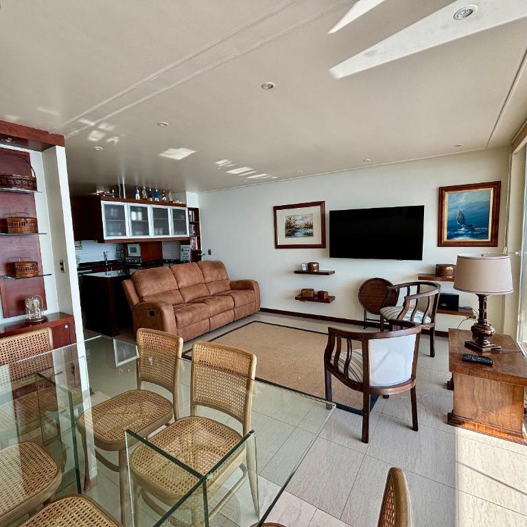 Spacious apartment with panoramic sea view - Apartment - 14