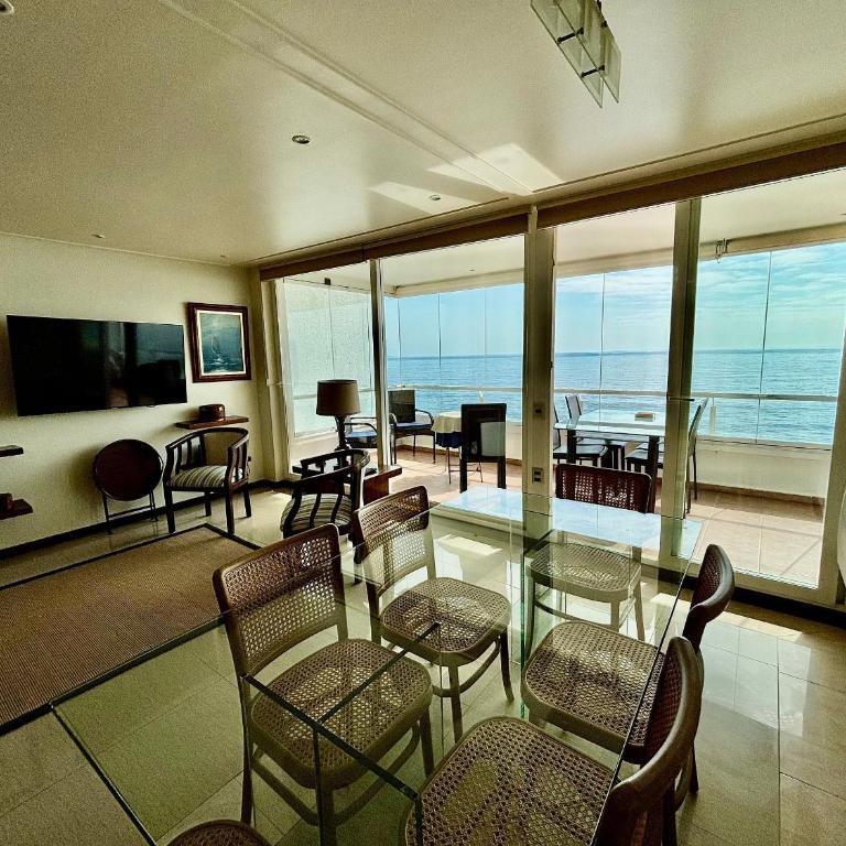 Spacious apartment with panoramic sea view - Apartment - 18