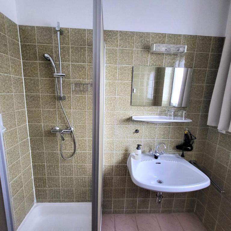 Privatzimmer Haus Lienbacher - Doppelzimmer mit Bergblick - 1