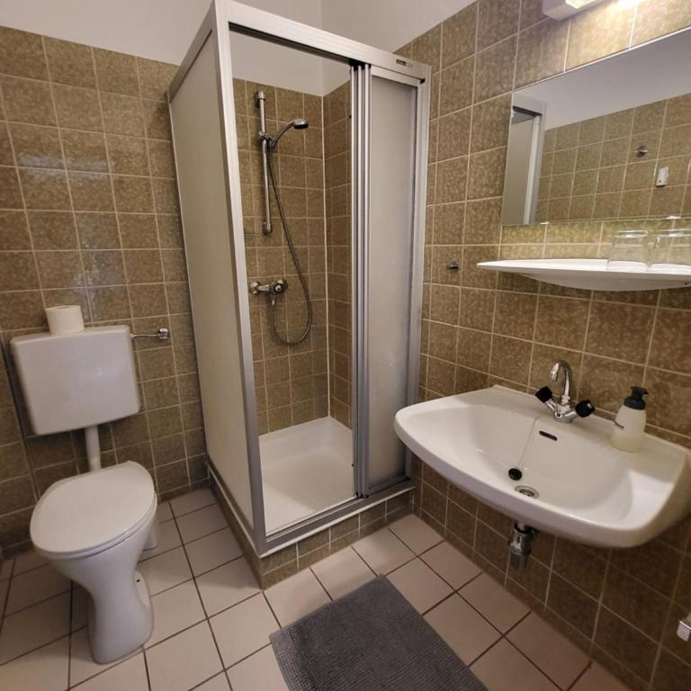 Privatzimmer Haus Lienbacher - Dreibettzimmer mit Balkon - 2