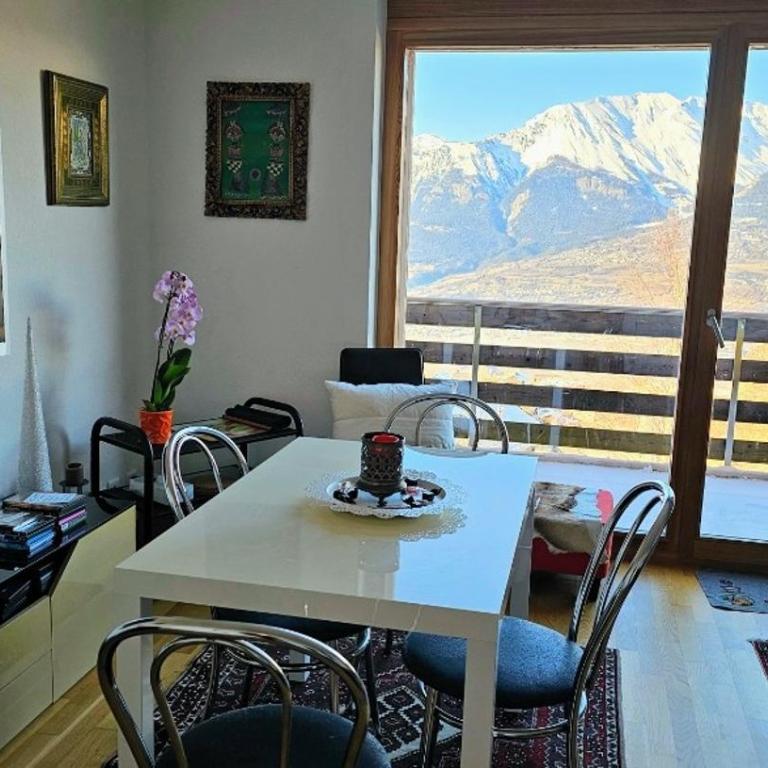 Appartement meublé à louer à Nax - Zimmer mit Kingsize-Bett und Bergblick - 9