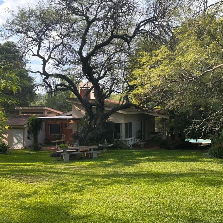 CASA DE CAMPO con bajada al rio - Casa de 4 dormitorios - 1
