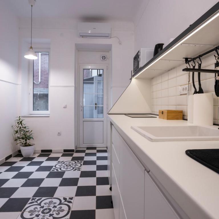 Black & White Delight - One-Bedroom Apartment - 15