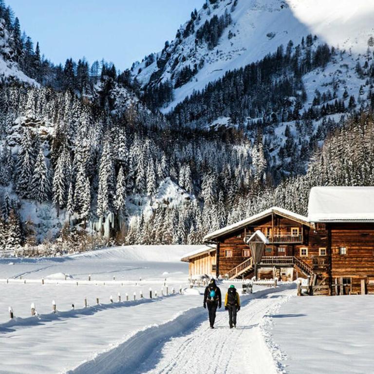 Gästehaus Tauernhaus - Familienzimmer mit Bergblick - 11