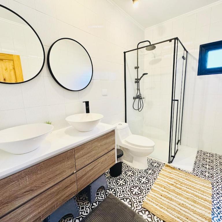 Cabin with Ocean View and Private Access to Rocks - Three-Bedroom House - 31