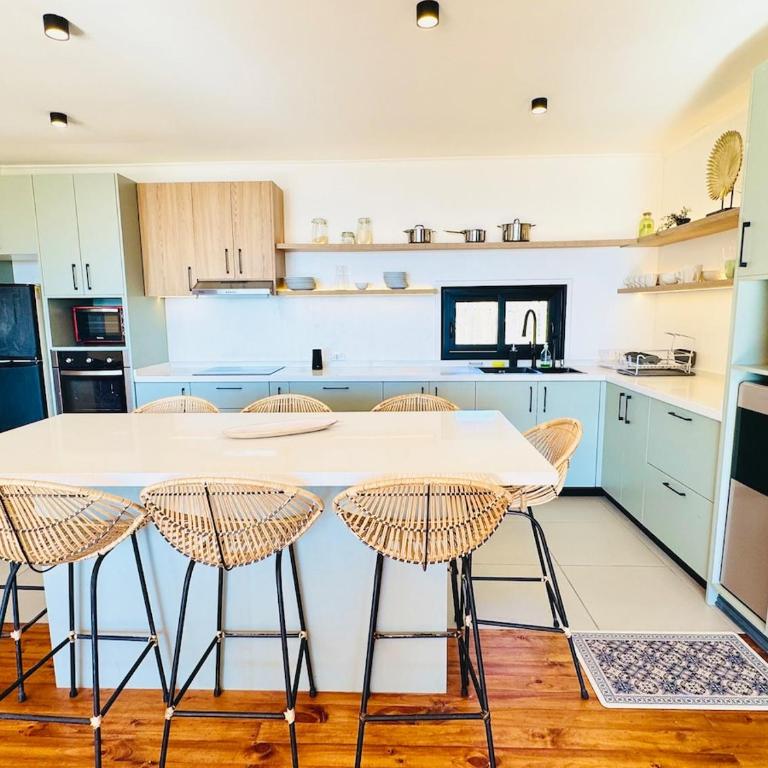 Cabin with Ocean View and Private Access to Rocks - Three-Bedroom House - 34