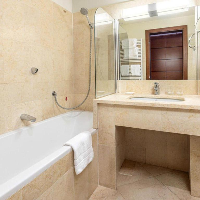 B&B HOTEL Imperia Rossini al Teatro - Junior Suite - 5