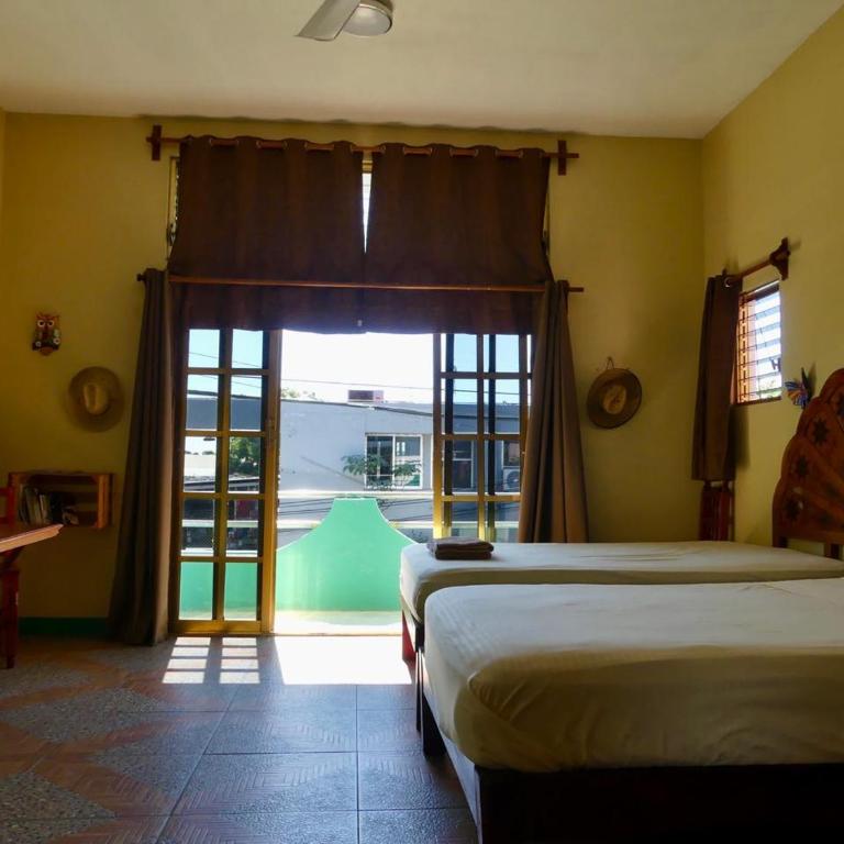 Jungle Palace hostel santaella - Habitación Familiar con vistas al jardín - 8