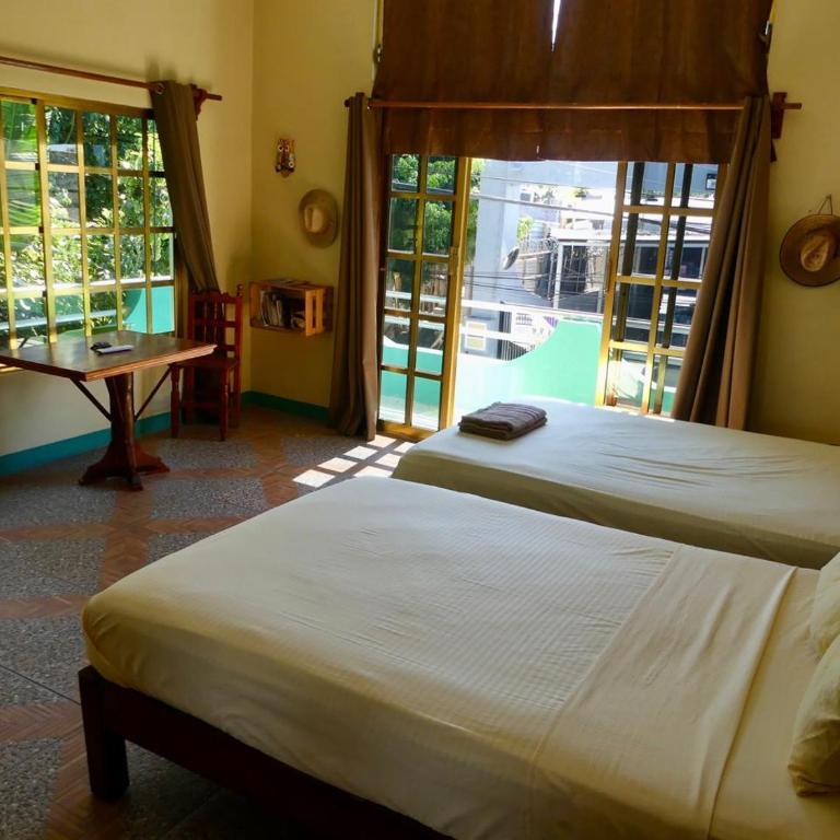 Jungle Palace hostel santaella - Habitación Familiar con vistas al jardín - 6